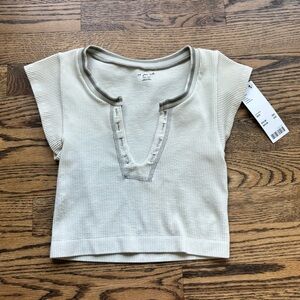 ⭐️NWT ⭐️Urban Outfitters Going For Gold Crop Top